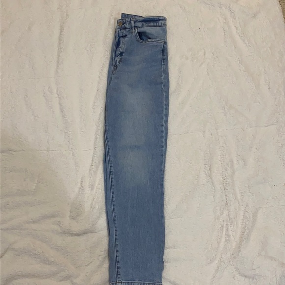 H&M Mom Jeans! So adorable! - Picture 1 of 3